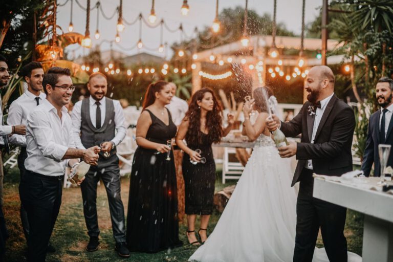 Warum eine Fotobox die perfekte Wahl für Hochzeiten ist